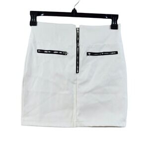 White faux leather short skirt with zipper pockets, zip closure Junior size M